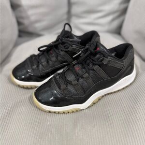 Jordan 11 Retro Low - Size 1.5Y